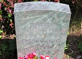 Hilmar Stigum gravminne.JPG