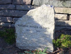 Hjalmar Riiser-Larsen gravminne Oslo.jpg