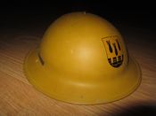 Sivilforsvarshjelm, av en type som ble innført før andre verdenskrig og brukt før, under og etter krigen. Foto: Stig Rune Pedersen