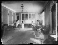 Salongen i Nedre Vollgate 20 i Oslo. Foto: Narve Skarpmoen (1899-1930)