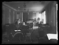 Salongen i Nedre Vollgate 20 i Oslo. Foto: Narve Skarpmoen (1899-1930)