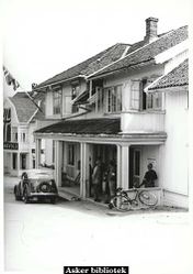 Hjemmestyrkene benyttet lokalet til å forhøre nazister etter frigjøringen 1945. Foto fra Asker bibliotek. Foto: Ukjent