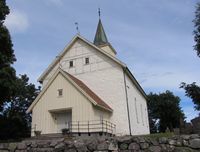 Motiv fra inngangspartiet til Hof kirke, sett fra øst. Foto: Stig Rune Pedersen
