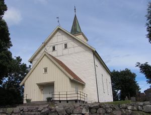 Hof kirke i Hof august 2013.jpg