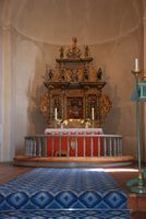 Altertavle ble skåret ut i 1664.