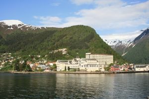 Holmen i Balestrand.jpg