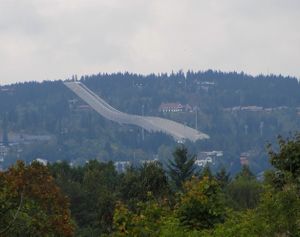 Holmenkollbakken sett fra Bygdøy 2013.jpg