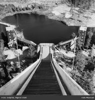 Holmenkollbakken og Bessrudtjernet i 1958. Foto: Rigmor Dahl Delphin