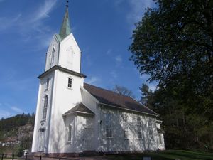 Holmsbu kirke 2014.JPG