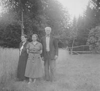 Berte og Ole Kristiansen med datteren Borghild før 1938. Bilde v/Jan Werner Kristiansen
