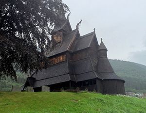 Hopperstad stavkirke 2015.jpg