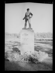 Weldingstatuen. Foto: Ukjent / Nasjonalbiblioteket (1950).