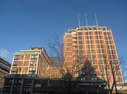 Hotell Viking i Oslo sto ferdig til vinter-OL i 1952. Det var da landets største. Tildelt Houens diplom 1961. Fra 1990 het det Royal Christiania, og fra 2019 Clarion Hotel The Hub. Foto: Stig Rune Pedersen (2012)