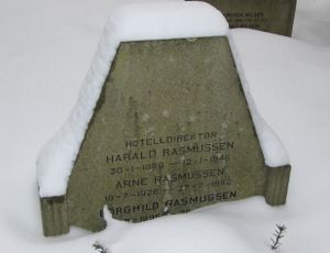 Hotelldirektør Harald Rasmussen gravminne.jpg