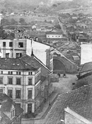 Hovedbanegården med Karl Johan i forgrunnen og Brynsbakken lenger bak. Kilde: Jernbanemuseet