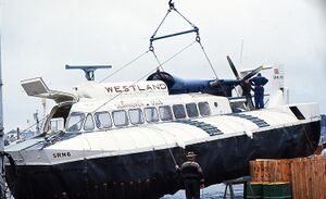 Hovercraft SR-N6 i kran.jpg