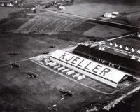 Hangarene som ble kalt Hundremeterne. Fetveien i bakgrunnen. 1937.