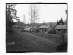 Arbeiderboliger ved fabrikken. Foto: Marthinius Skøyen