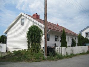 Hus no 64 i Hokksund (be-2008-07-30-2573-web30).jpg