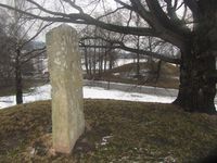 Bildet viser de to Husebyhaugene, med St. Hallvards veg som passerer mellom dem. Foto: Stig Rune Pedersen