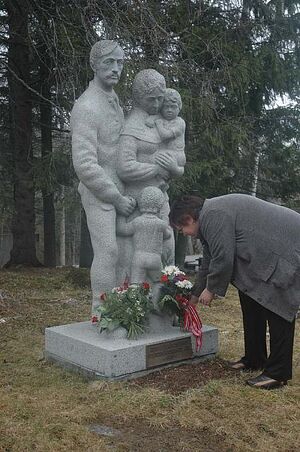 Husmannsmonumentet Stenberg Toten 2005.jpeg