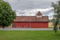 En av uthusbygningene på Hvam. Foto: Leif-Harald Ruud (2022)