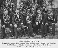 Norges Storlosjes råd 1913-14. Hvidsten sitter som nr 2 fra venstre. Fra boka Godtemplarordenen i Norge 1892-1927