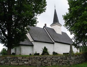 Idd kirke (Halden) nordost.jpg