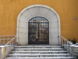 Iladalen kirke Oslo inngangsparti 2014.jpg