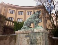 En av Dyre Vaas ulveskulpturer nederst i Ilatrappa, avduket 1930. Foto: Stig Rune Pedersen