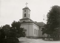 Kirkens vest- og sørside. Foto: C. Christensen Thomhav