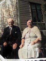 Inger og Torkel på gården på Søyland ved Flekkefjord i 1958. Fotograf: Ukjent.