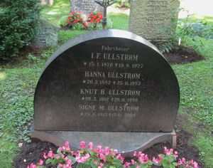 Ingvald Ferdinand Ullstrøm gravminne.jpg