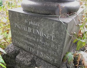 Ingvald Undset gravminne.jpg