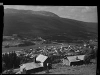 Utsikt over Innbygda. Foto: Mittet (1945-1960).