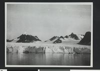 421. Isbre på uidentifisert sted - no-nb digifoto 20160427 00140 bldsa EYDE 5 09 002.jpg