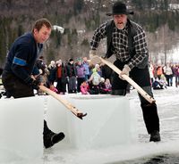 87. Isdag på Semsvann (1 of 1)-8.jpg