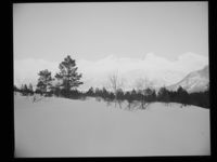 105. Istindene fra Vengjedalen - no-nb digifoto 20150205 00110 NB MIT FNR 15769.jpg