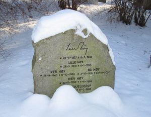 Iver Høy gravminne.jpg