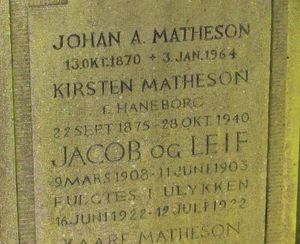 Jacob og Leif Matheson gravminne nærbilde.jpg