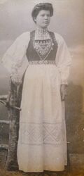 Jenny Bertine Sletto, konfirmant 1906. Foto: Hol Bygdearkiv.