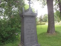 Biskop Jens Lauritz Arups gravminne på Gamlebyen gravlund. Arup kronet kong Carl IV til norsk konge i 1860. Foto: Stig Rune Pedersen