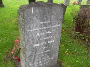 Jens Vogt (1830-92) gravminne.jpg