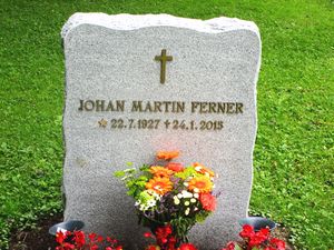 Johan Martin Ferner gravminne Ris.jpg