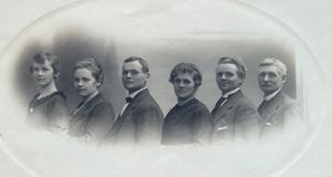 Johannes Nilssen med sine søsken i Sandefjord rundt 1910.jpg