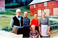 205. John Tekseth m. fam.jpg