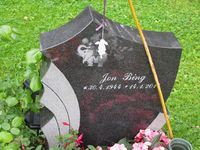 Jon Bings gravminne er prydet med en tegning av en elefant. Foto: Stig Rune Pedersen