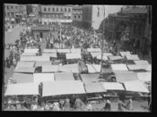 Torghandel, tatt mellom 1899 og 1930. Foto: Narve Skarpmoen