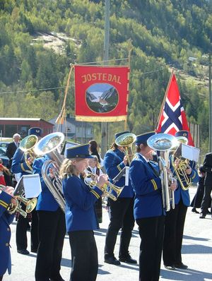 Jostedal skule- og ungdomskorps 17. mai 2007.JPG