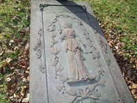 Fru Justitia som symbol på en jurists gravminne, Seminarkirkegården i Kongsberg. Foto: Stig Rune Pedersen (2015).